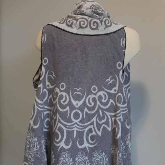 3/$25 Waterfall waistcoat - Picture 4 of 4